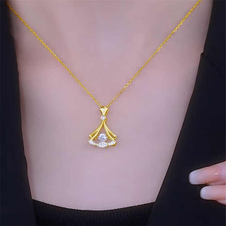 Elegant Diamond Necklace | قلادة ألماس أنيقة