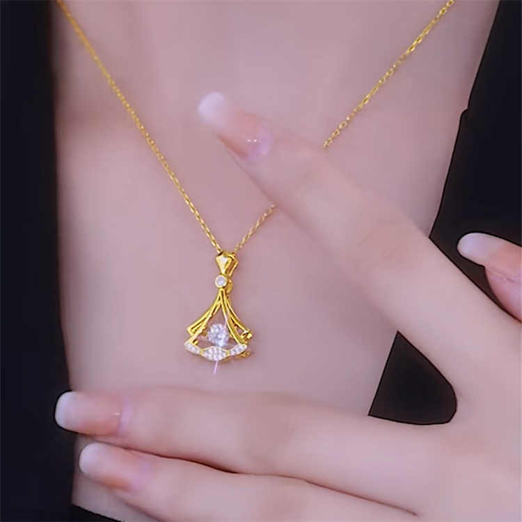 Elegant Diamond Necklace | قلادة ألماس أنيقة