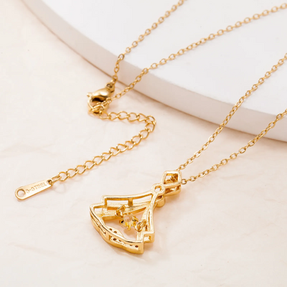 Elegant Diamond Necklace | قلادة ألماس أنيقة