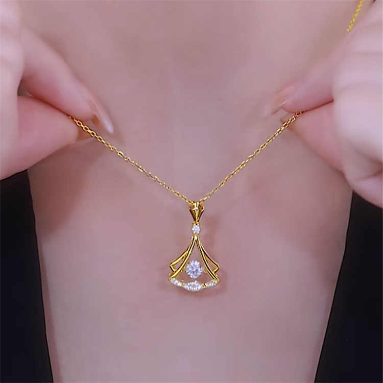 Elegant Diamond Necklace | قلادة ألماس أنيقة